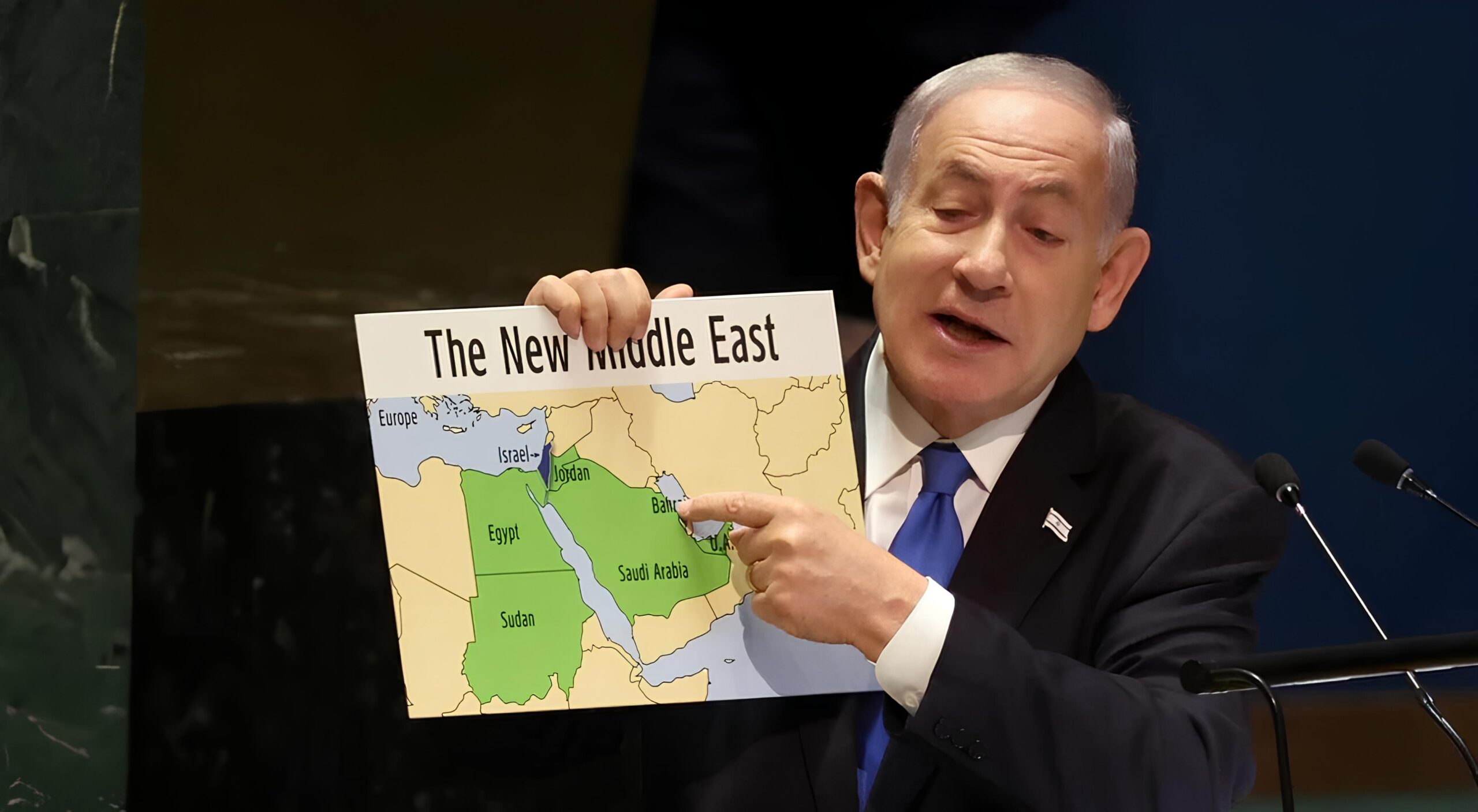 Netanyahu with a map of the Middle East
