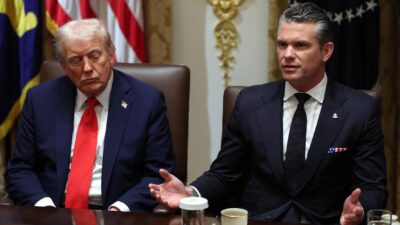 трамп и хегсет в замешательстве